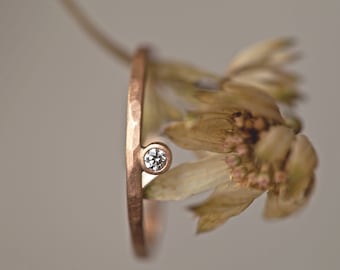 Rosegold 8k Diamond ring, engagement ring brilliant, hammered gold ring white stone, minimal diamond ring, matte gold, white diamond ring