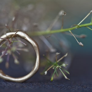 Gold ring organic, ring 14k gold matt, ring solid gold liquid, unique wedding band, unisex ring, organic shape gold, gold ring engagement