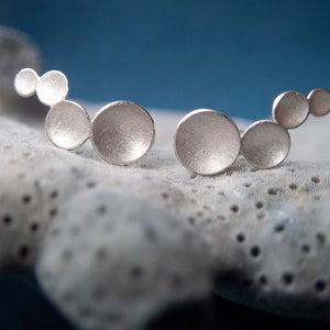 Ear climber silver circles, ear crawlers silver, organic earrings silver, ear climber discs, ocean silver studs, nature earrings