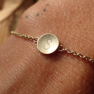 Pulsera iniciales oro, pulsera placas de letras, placas de oro 585 personalizadas, pulsera estampada individualmente, regalo para nueva mamá