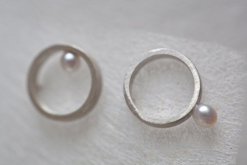 Pearl studs, pearl circular earrings, Pearl studs modern design, geometrical hollow earrings, circle pearl earrings, geometric pearl jewelry asymmetrical