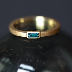 Baguette Ring blue, Engagement ring blue diamond, 18k gold ring baguette, blue stone bridal, diamond gold ring Berlin, minimal diamond ring