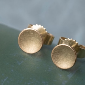 18K gold earrings, minimal gold studs, gold ear studs circle, earrings gold circle matt, solid gold earrings 18k, 18k gold earrings wedding