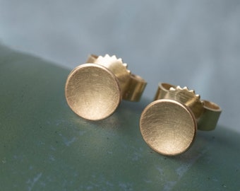 18K gold earrings, minimal gold studs, gold ear studs circle, earrings gold circle matt, solid gold earrings 18k, 18k gold earrings wedding