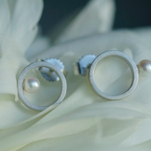 Pearl studs, pearl circular earrings, Pearl studs modern design, geometrical hollow earrings, circle pearl earrings, geometric pearl jewelry image 6