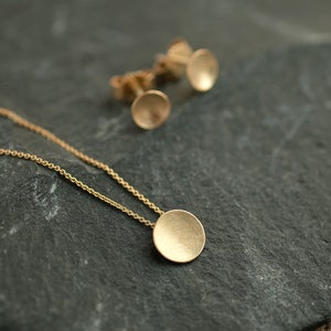 Minimalist 14K Gold Necklace – Fine Circle Pendant 8 mm, Floating Design, Matte 585 Gold Cable Chain, Matte Circle Pendant, Floating Circle