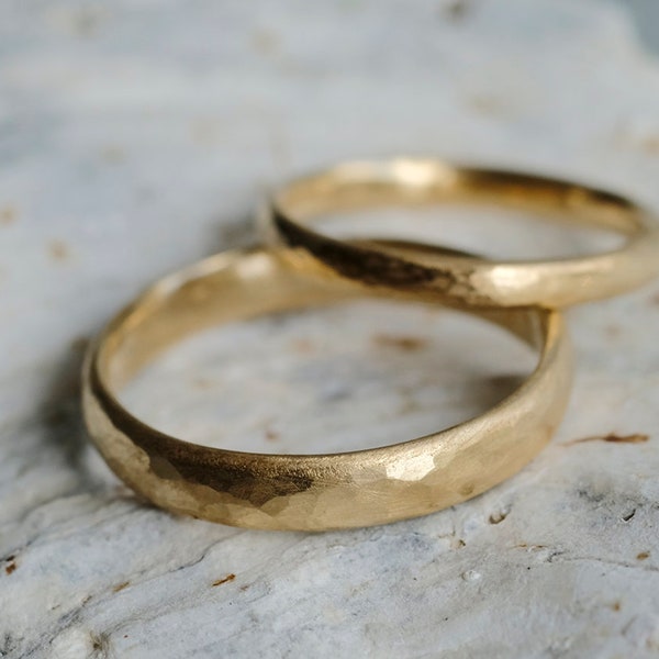 Hammered wedding ring set, 14k Gold Ring set, 18Ct textured Wedding bands, solid gold Rings Bride Groom, rustic textured rings