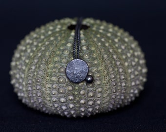 Black pearl necklace minimal, pearl pendant oxidized 925 silver, oxidized silver necklace with Akoya pearl, dark pearl necklace