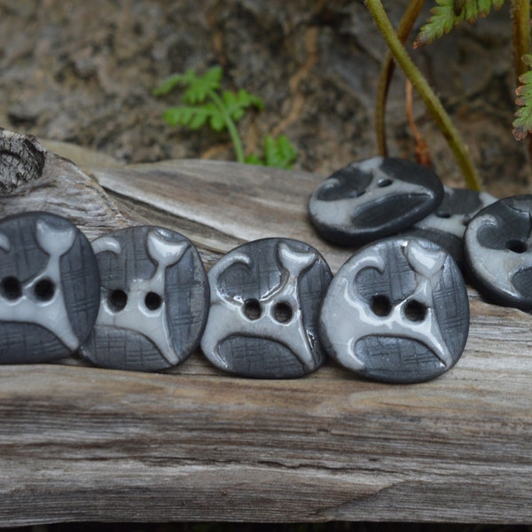 Miaou ! Ensemble de 8 boutons fait main en porcelaine noire