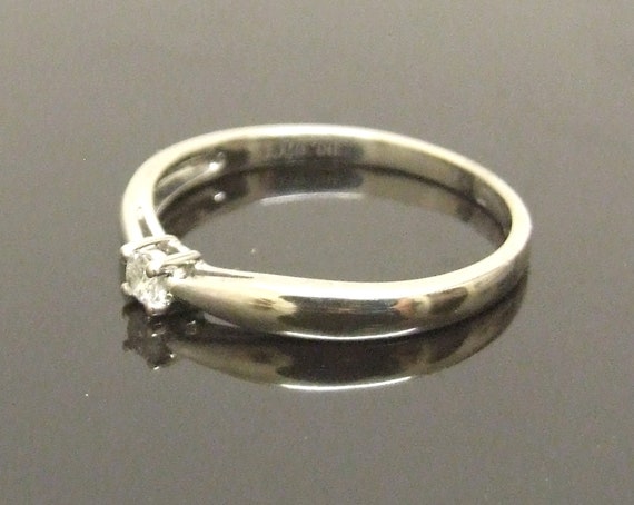 Engagement Ring Solitaire Diamond Unique 9ct Gold UK Hallmarked