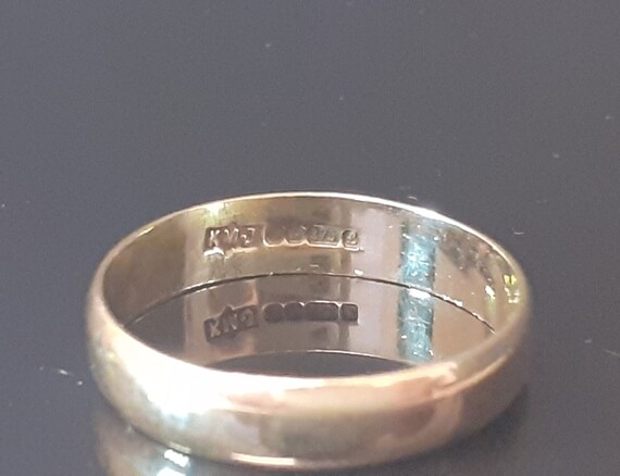 Solid hallmarked 9 Carat gold ring Date 1982 Weig… - image 3