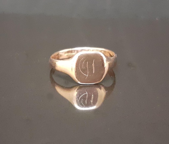 9 Carat hallmarked rose gold signet ring Chester 1914 Size UK O USA 7 1/4 Weighs 2.2g