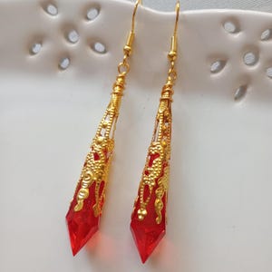Pendientes élficos Art Nouveau, rojo anaranjado vibrante, estilo medieval: Disponibles con cierre de clip.