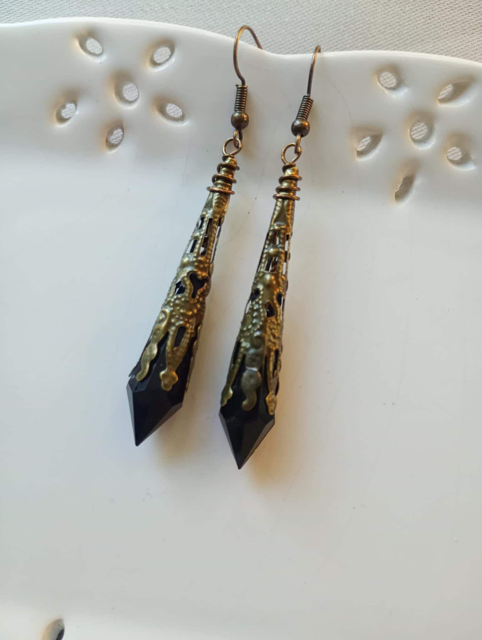 タイニークラシックセット Gothic Victorian Pointed Vamp Earrings, Jet Black & Antiqued