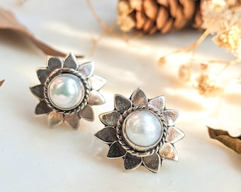 Freshwater Pearl 925 Sterling Silver Stud Earrings - Minimalist Floral Design