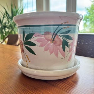 Vintage 8.5” Planter LEE’S POTTERY Co. Paramount CA #602, Attached Saucer