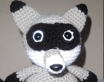 Mapache de peluche tejido a crochet