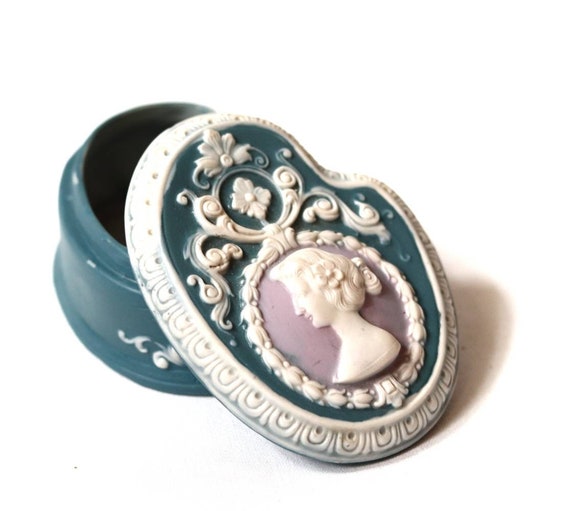 Vintage Porcelain Jewelry Box Featuring a Cameo, … - image 3