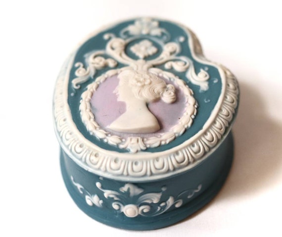 Vintage Porcelain Jewelry Box Featuring a Cameo, … - image 2