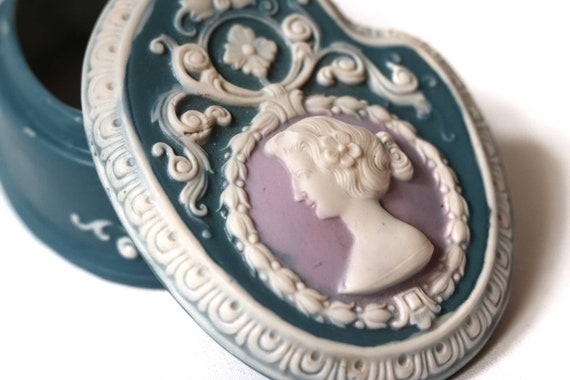 Vintage Porcelain Jewelry Box Featuring a Cameo, … - image 1
