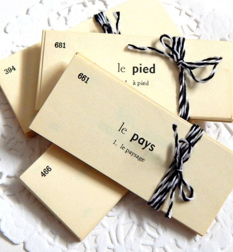 Vintage French Vocabulary Flash Cards made by Visual Education. In your package you will receive (25) random cards.