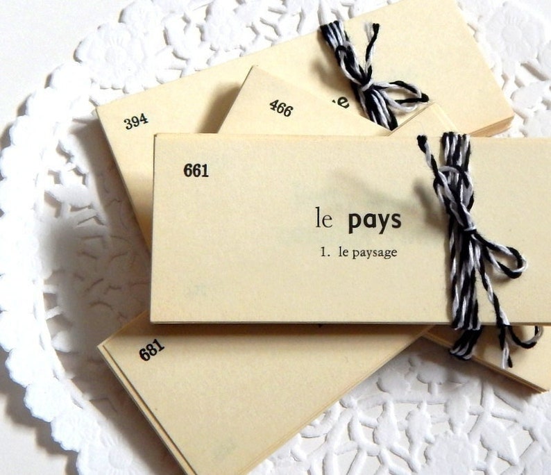 Vintage French Vocabulary Flash Cards made by Visual Education. In your package you will receive (25) random cards.