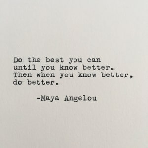 Citazione di Maya Angelou digitata sulla macchina da scrivere / Poesia / 4x6