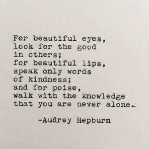 Citazione di Audrey Hepburn scritta sulla macchina da scrivere / 4x6