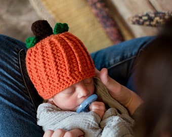 Pumpkin baby hat, halloween hat, newborn photo prop, 0-3 month baby gift, costume hat, crochet baby beanie, baby shower