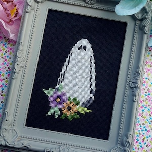 Ghost with Flowers Cross Stitch Pattern PDF – Spooky Floral Design, Ghostly Hand Embroidery, Halloween Cross Stitch, Instant Download DIY