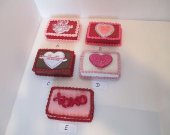 1:6 scale Valentine cake for Barbie, Ginny, Fashion Royalty, Blythe, or Momoko, Tyler, Poppy Parker