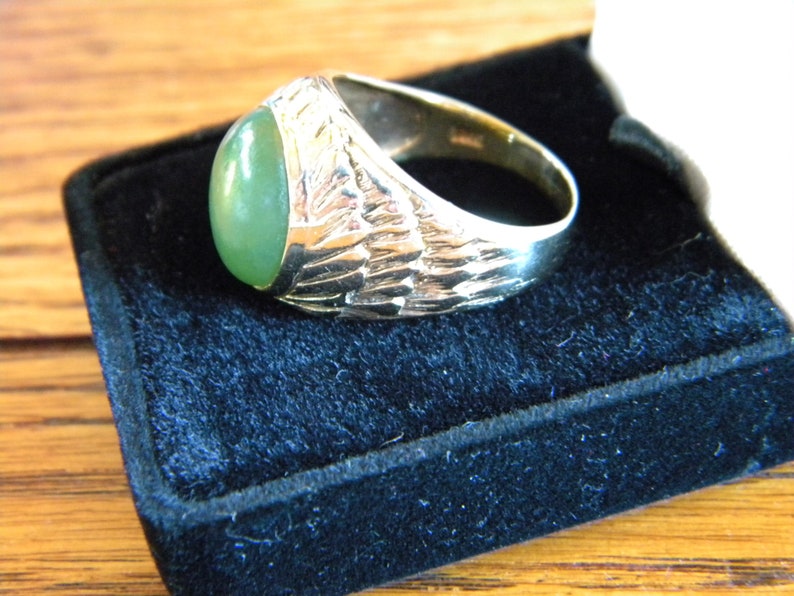 Lovely and Impressive! 10k yellow Gold Jade Massive Men/'s Ring Makers Mark Fine Detailing