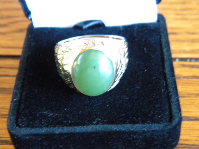 Lovely and Impressive! 10k yellow Gold Jade Massive Men/'s Ring Makers Mark Fine Detailing