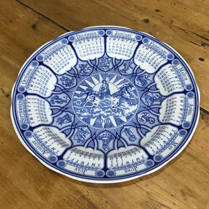 Spode Millennium Celebration Blå och vit kalendertallrik för år 2000
