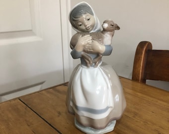 ヴィンテージ ナオ リヤドロ 羊飼いの少女が子羊を抱く置物 - Etsy 日本