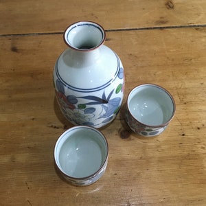 日本の磁器の酒器セット