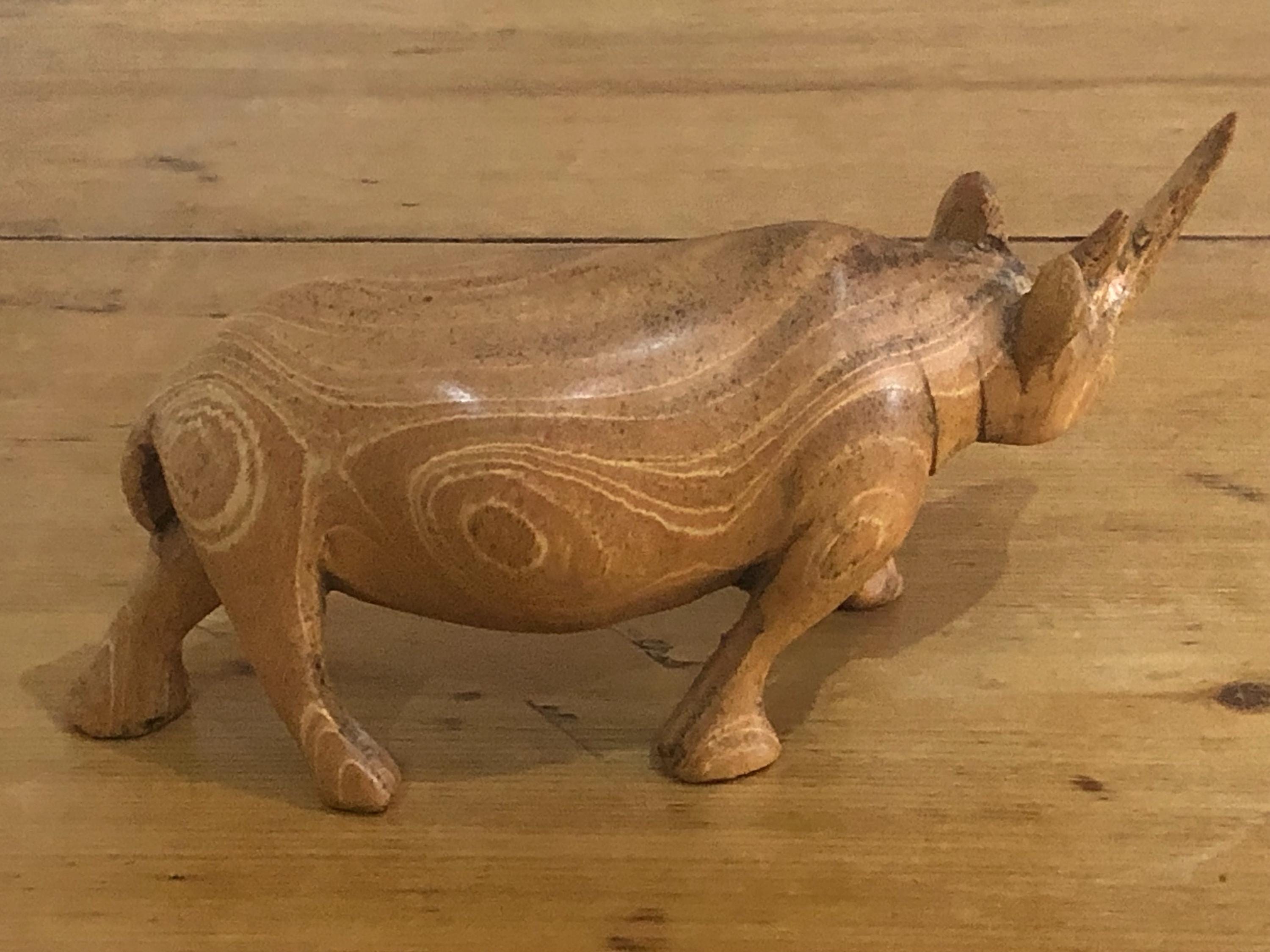 木彫りのサイの置物 - Etsy 日本