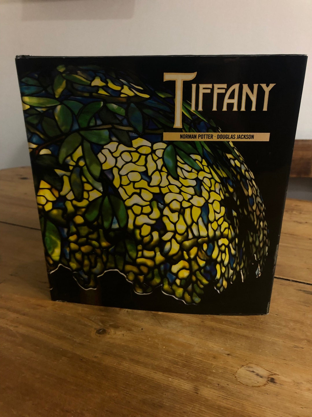 ノーマン・ポッターとダグラス・ジャクソンによるティファニーのハードカバー本 - Etsy 日本, image size:1080x1440