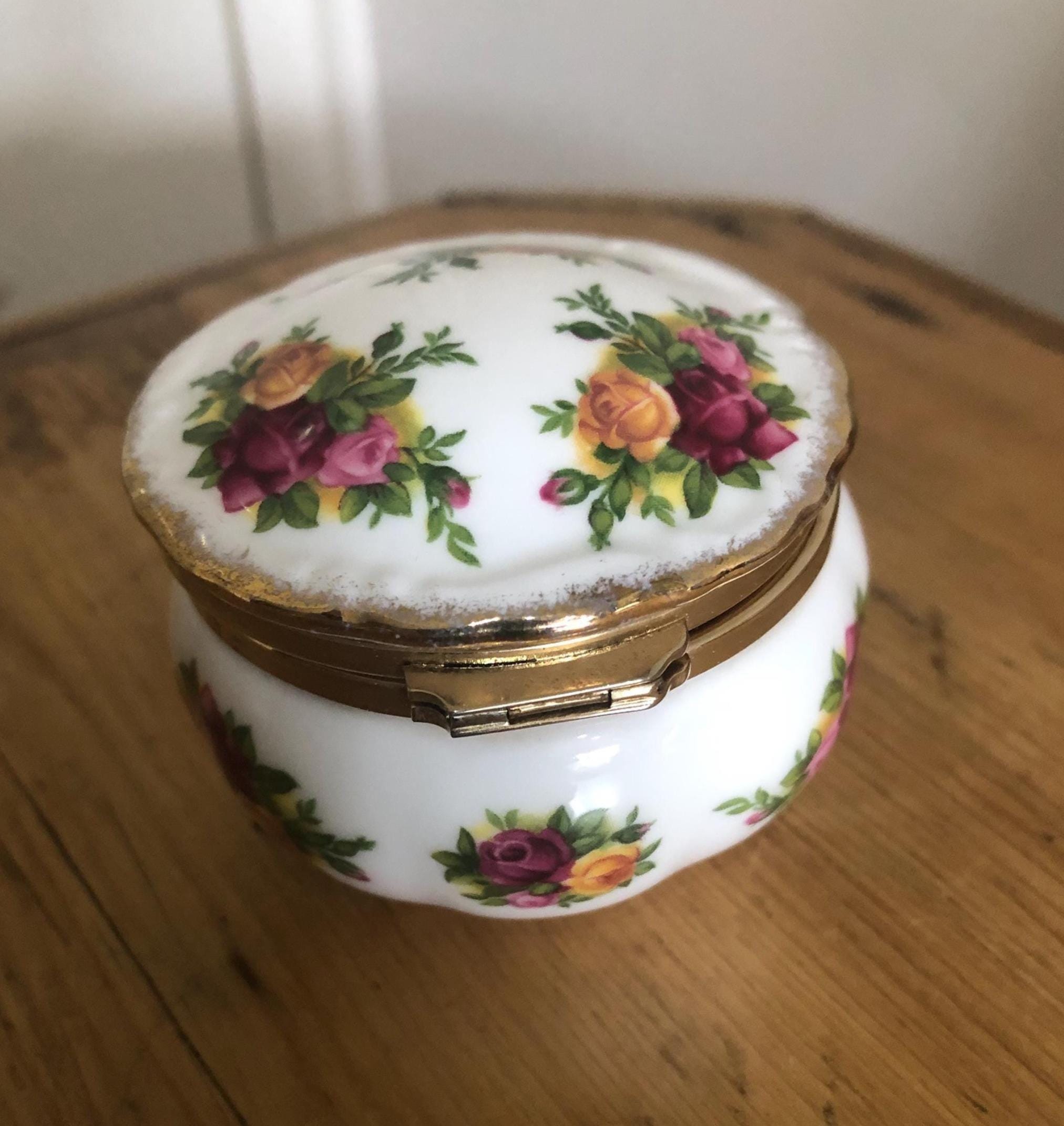 ロイヤルアルバート オールドカントリーローズ 小物入れ 蝶番蓋付き