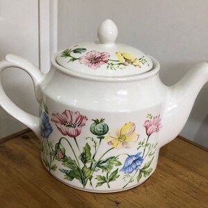 Vintage Sadler Kowloon Floral Oval Teapot