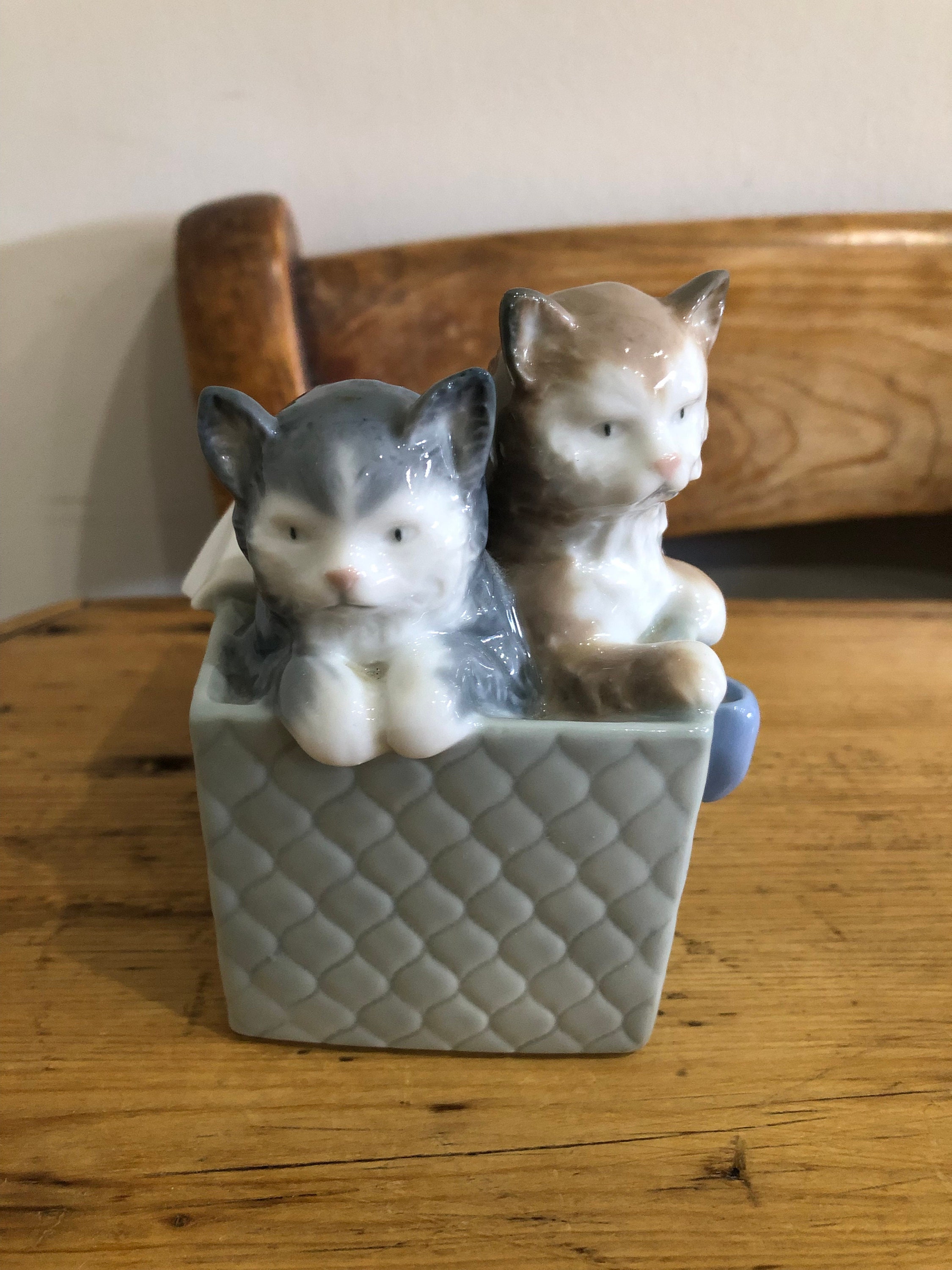 Figurine NAO Petit Chat En Porcelaine 10cm – Statue 02001348