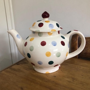 エマ・ブリッジウォーターの大きな水玉模様のティーポット - Etsy 日本