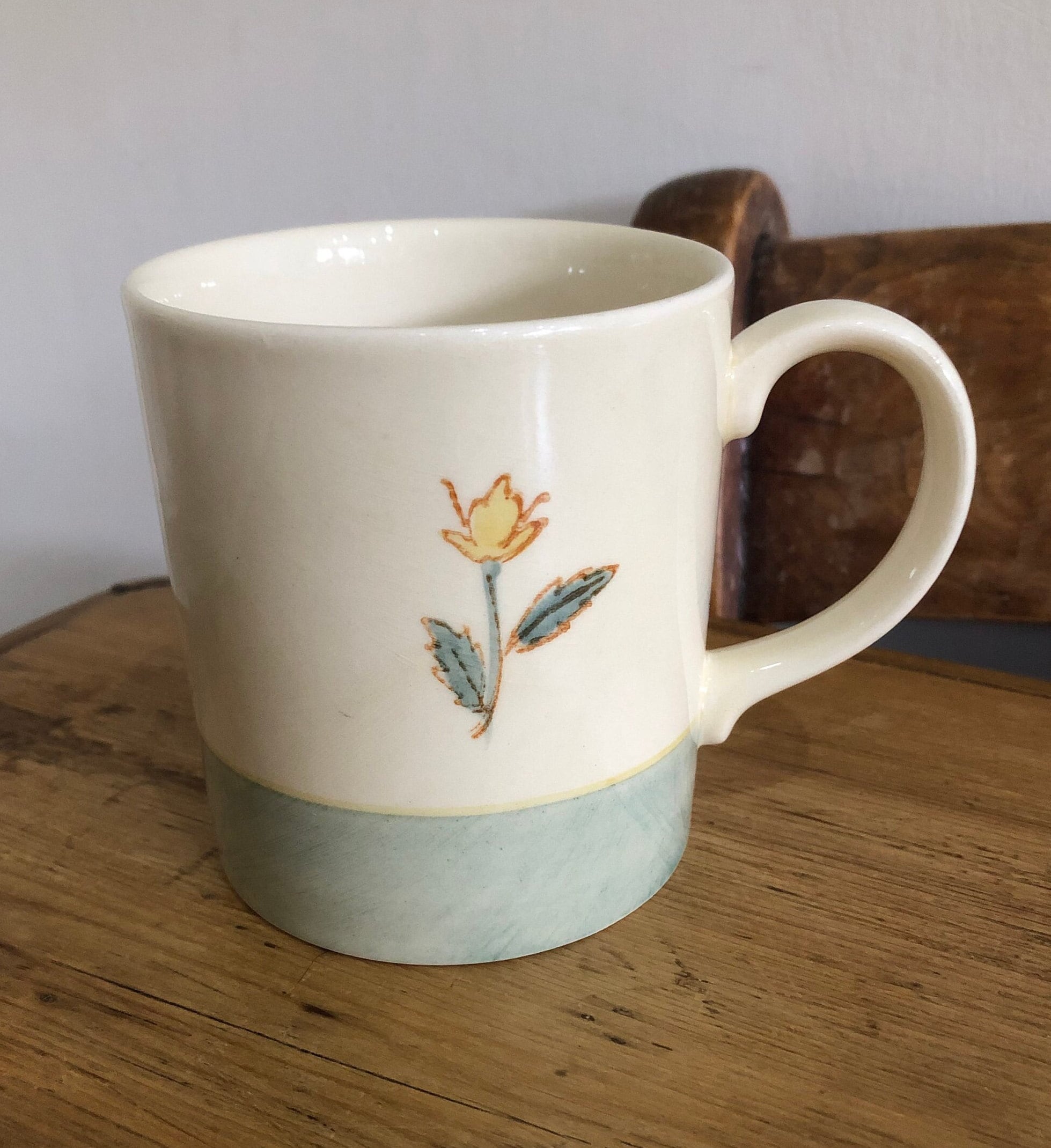 Tasse Laura Ashley - Porcelaine Fine Blanche à Motif Hortensia Jaune - 10,5 X 8,5 Cm - Occasion