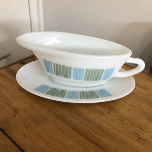 JAJ Pyrex Matchmaker Pattern  Gravy or Sauce Boat