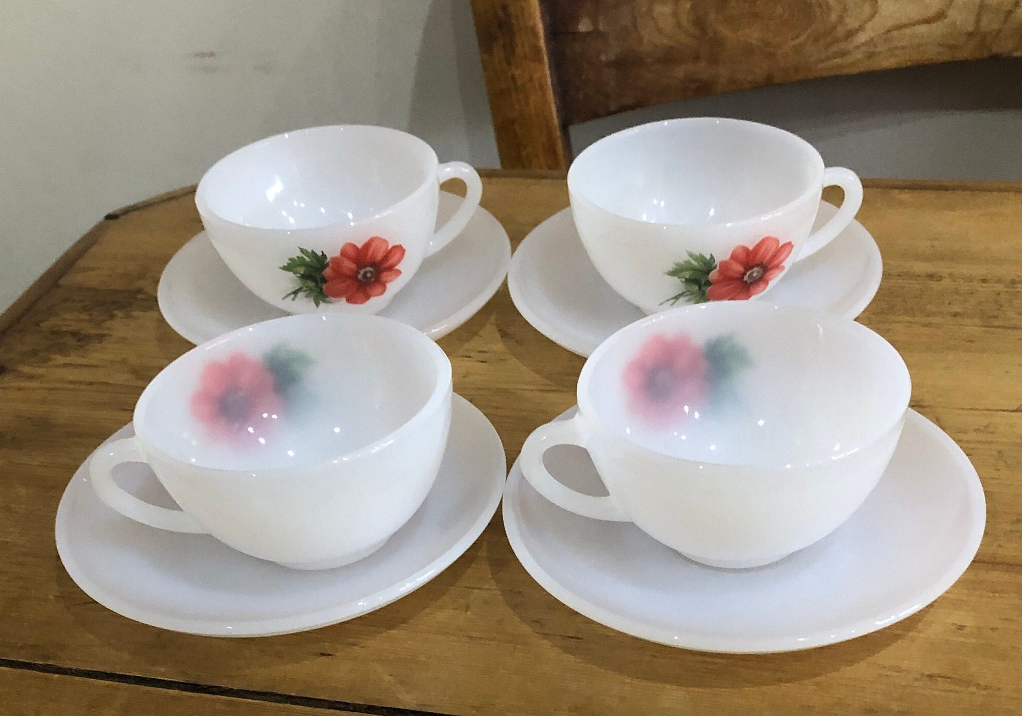Lot anciennes tasses et soucoupes à thé ou café en verre