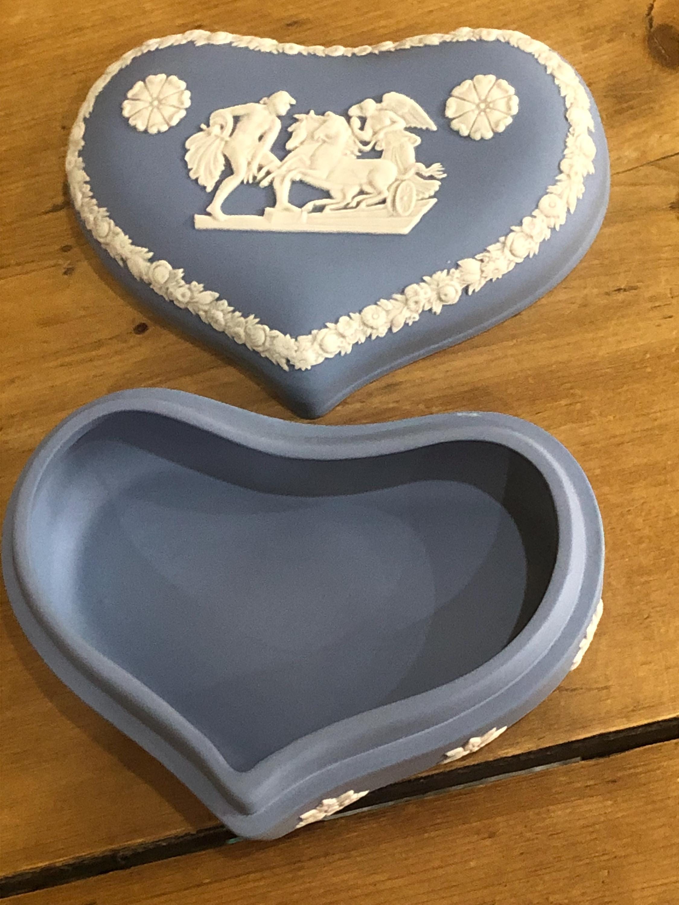 Wedgwood Jasperware, Ulysses Staying the Chariot of Victory, Heart