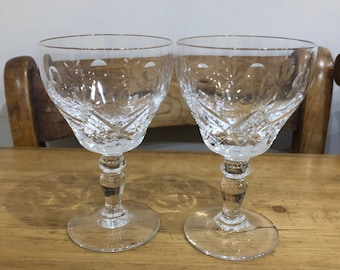 Coppia di bicchieri da vino taglio elisabettiano in cristallo Royal Brierley