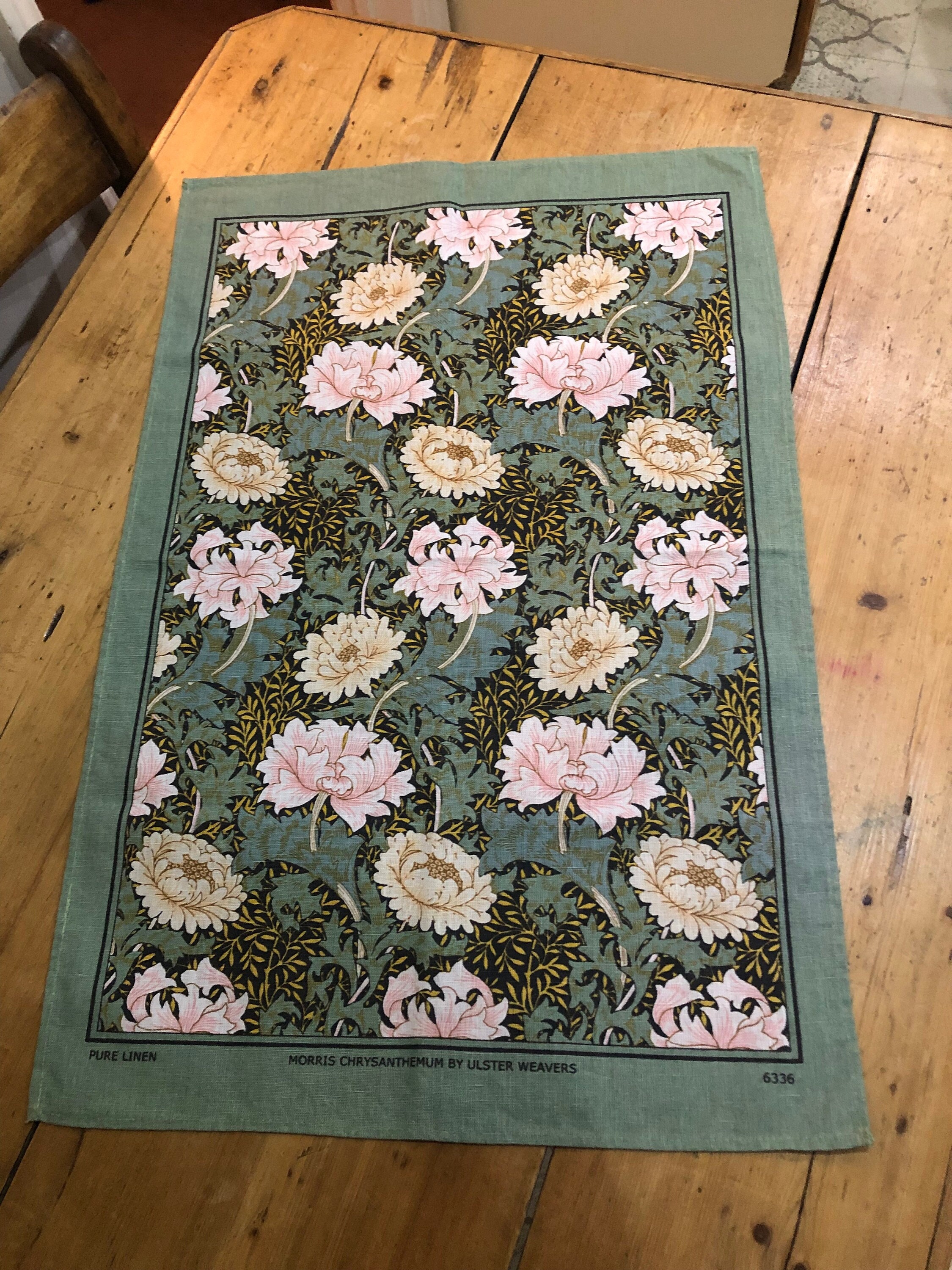Strofinaccio in lino con motivo crisantemo di Ulster Weavers V&A William Morris - Italia