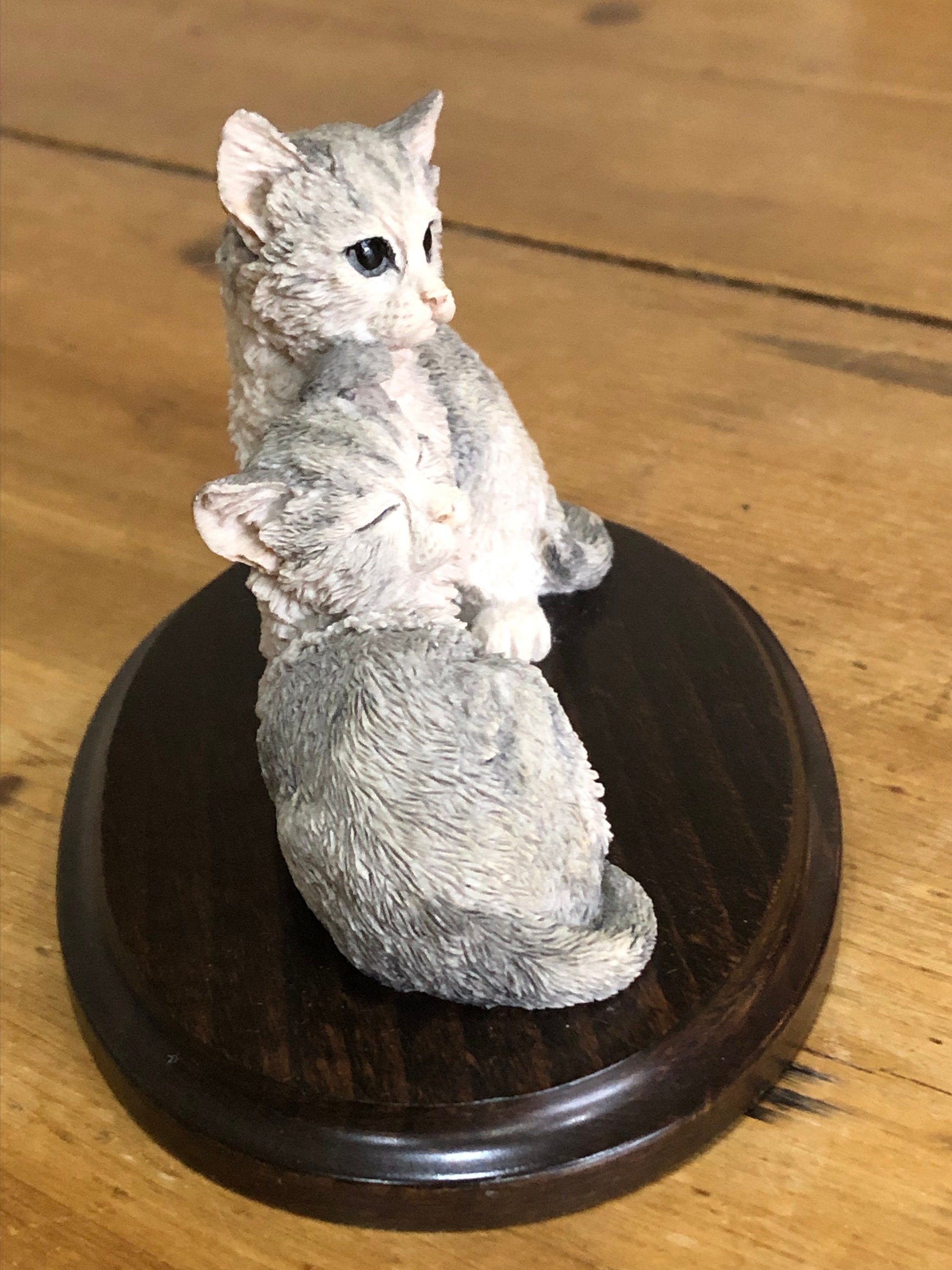 カントリーアーティストの子猫の置物 - Etsy 日本