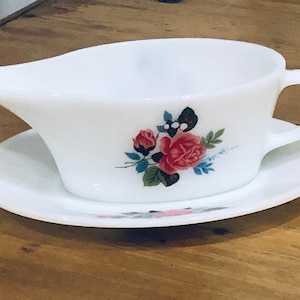 JAJ Pyrex Cottage Rose Gravy or Sauce Boat